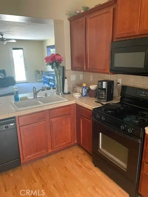 8011 Amber Creek Road, Bakersfield, CA 93313 - #2