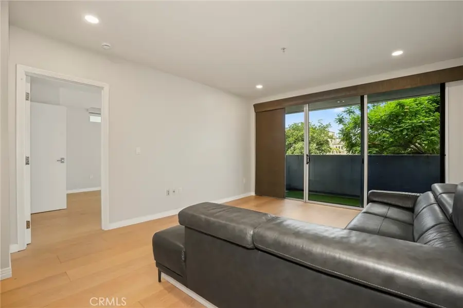 540 S Kenmore Avenue #203, Los Angeles, CA 90020 - #2