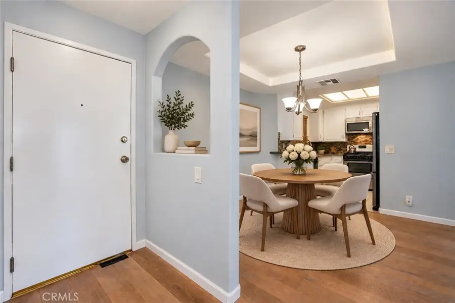 14415 Benefit Street #101, Sherman Oaks, CA 91423 - #2