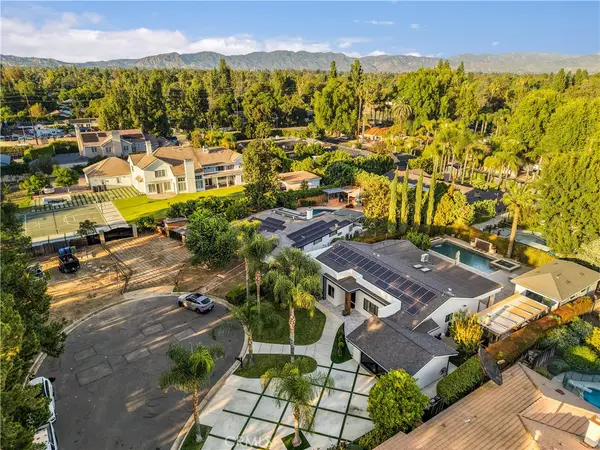 8622 White Oak Avenue, Sherwood Forest, CA 91325
