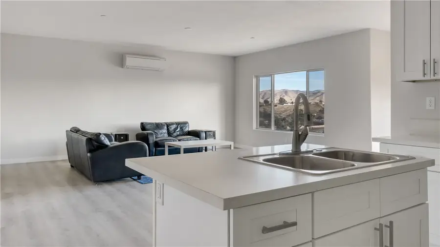 8411 Buckthorn Avenue, Hesperia, CA 92345 - Image #2