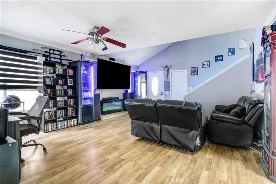 7801 Pinyon Avenue, Fontana, CA 92336 - Image #3