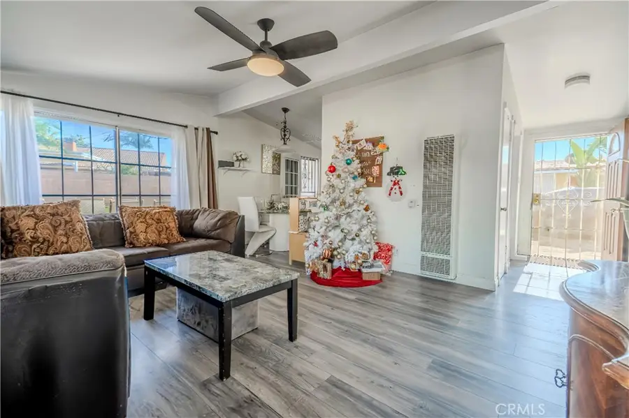 513 Nottingham Avenue, Santa Ana, CA 92703 - Image #2