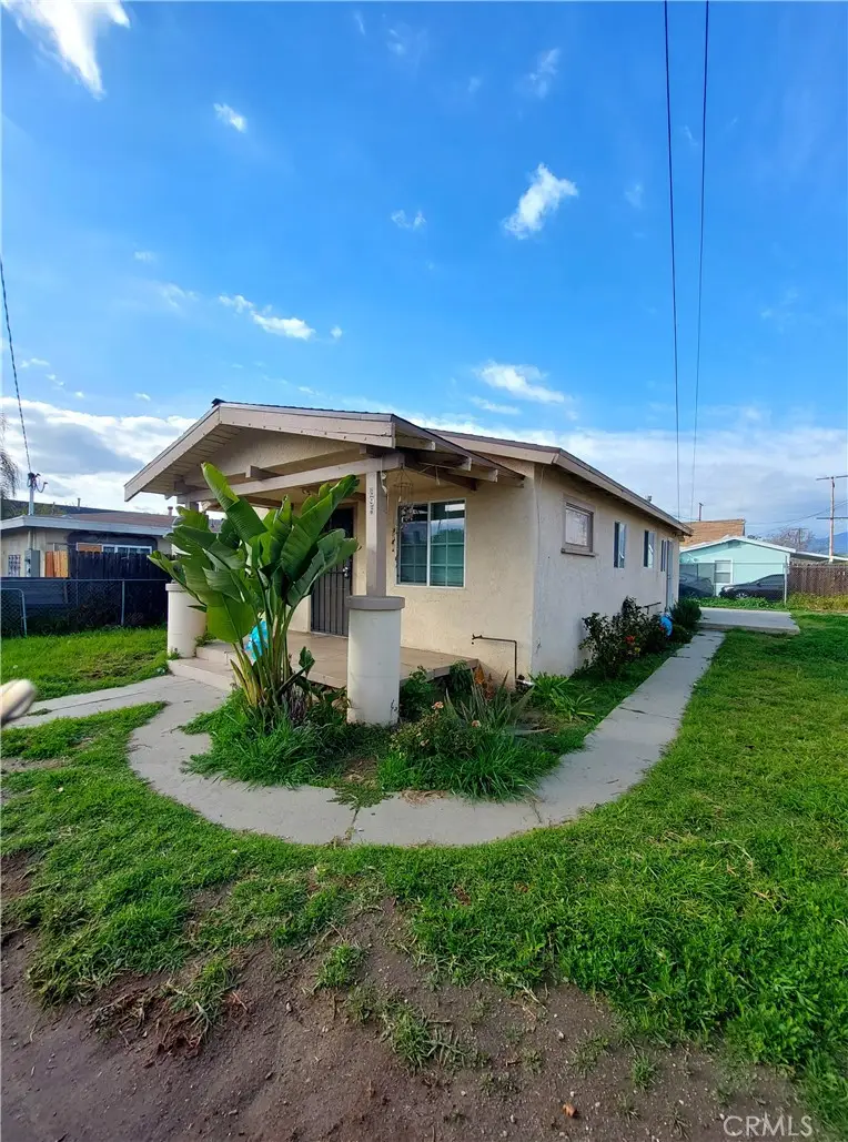 895 E 9th, Pomona, CA 91766 - #1