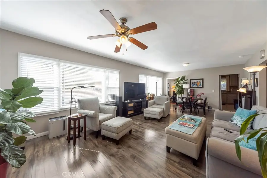 913 Walnut Avenue, Long Beach, CA 90813 - #2