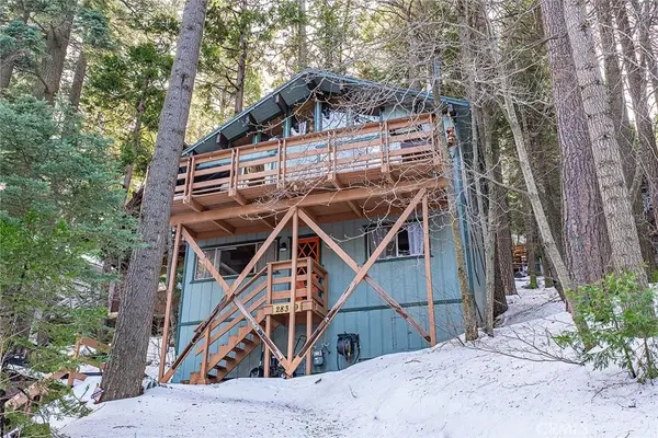 28349 Larchmont Lane, Lake Arrowhead, CA 92352