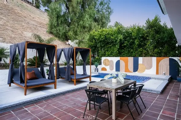 23413 Oxnard Street, Woodland Hills, CA 91367