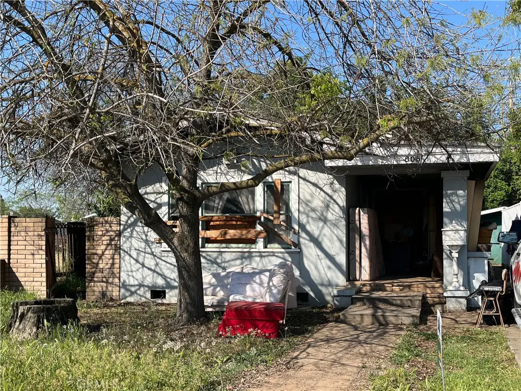 805 S Court Street, Visalia, CA 93277 - #1