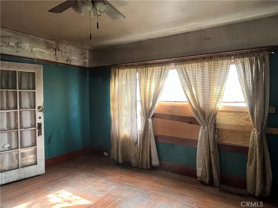 805 S Court Street, Visalia, CA 93277 - #3