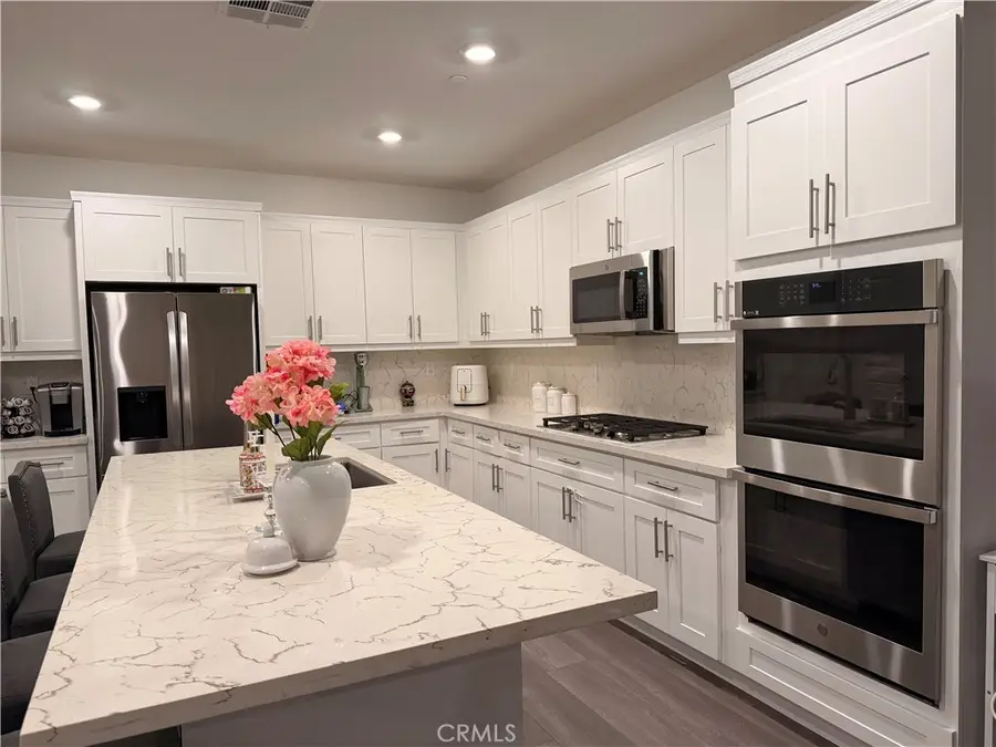 562 Hudson Way, Rialto, CA 92377 - #2