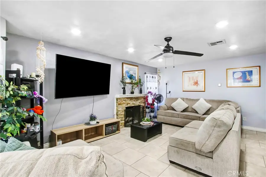 142 S Lamarr, Rialto, CA 92376 - #3