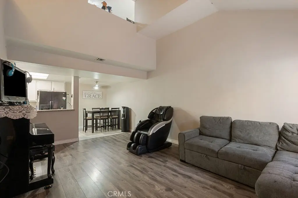 435 W 9th, Upland, CA 91786 - #1