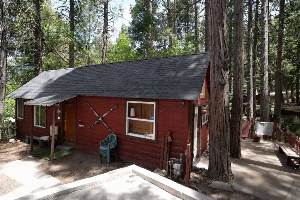 25020 Moon Drive, Crestline, CA 92325 - #1