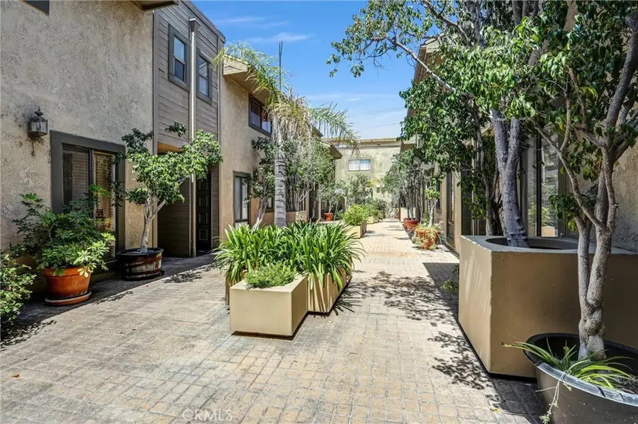 557 E Verdugo Avenue #M, Burbank, CA 91501 - #2