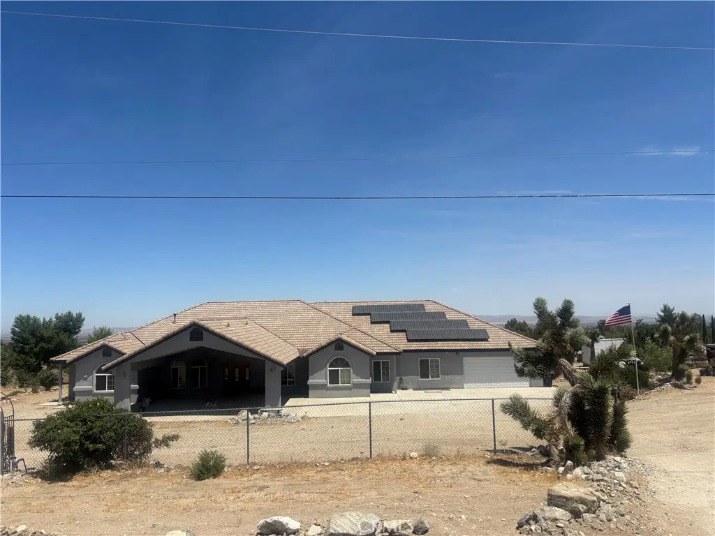 1220 Smoke Tree, Pinon Hills, CA 92372 - #1