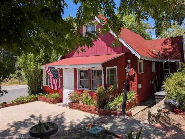 201 Spruce, Crestline, CA 92325