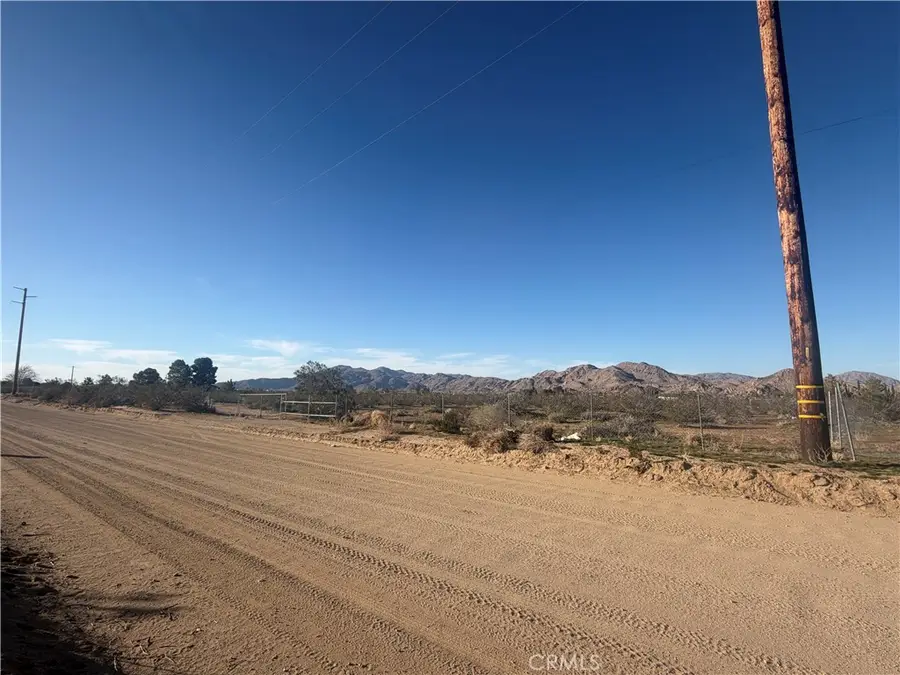 31020 Pawnee Road, Lucerne Valley, CA 92356 - #2