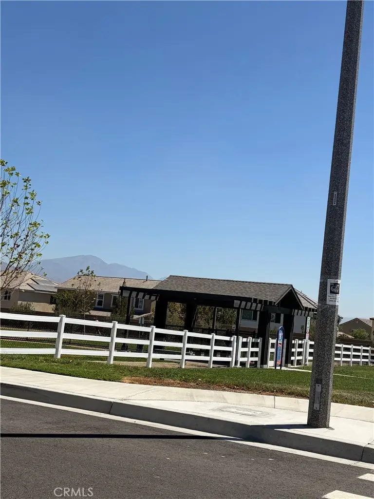 530 Cumberland Road, Rialto, CA 92377 - #3