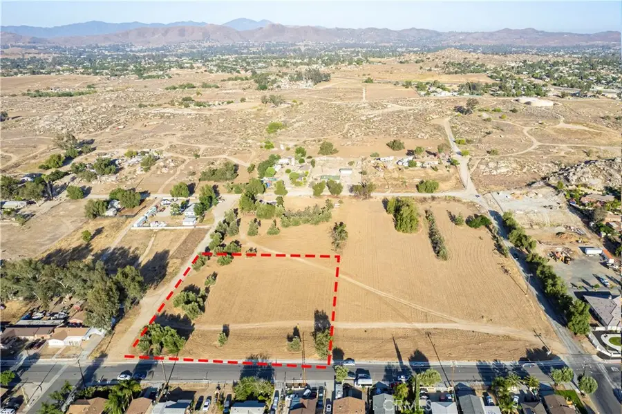 0 313-211-004, Perris, CA 92570 - #3