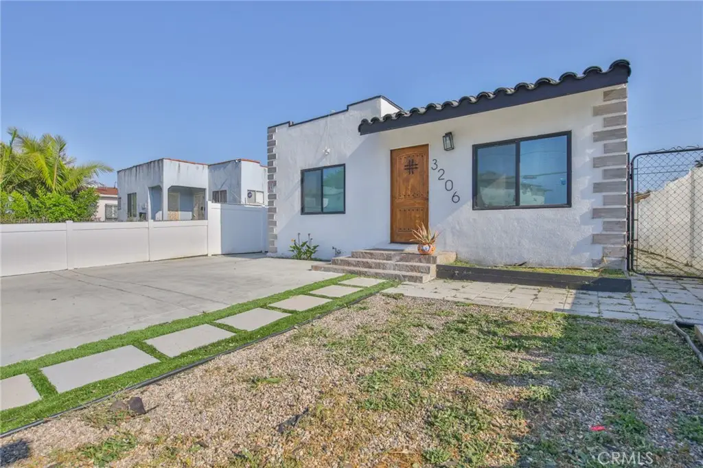 3206 W 59th Street, Los Angeles, CA 90043 - #1