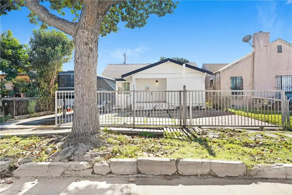 230 E 75th Street, Los Angeles, CA 90003 - Image #1