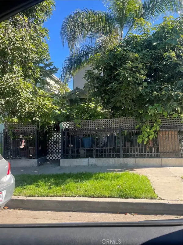 6558 S Van Ness, Los Angeles, CA 90047