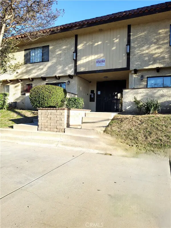 13540 Hubbard Street #10, Sylmar, ON 91342