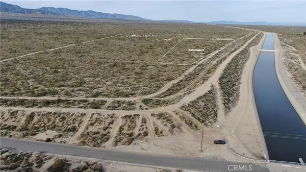 26000 Avenue W, Llano, CA 93544