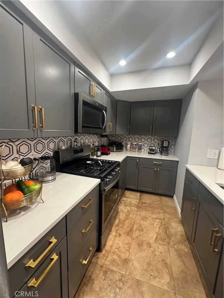 2700 Cahuenga Boulevard E #4223, Los Angeles, CA 90068 - #2