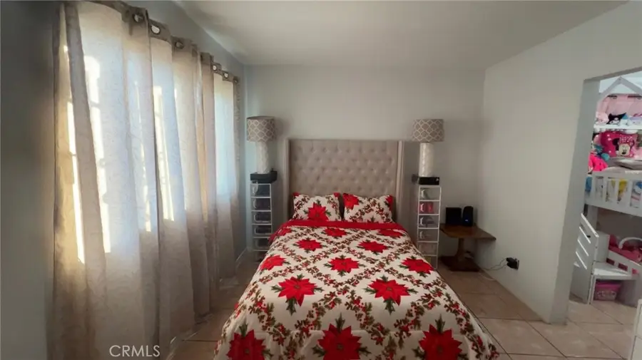 1715 E 70th, Los Angeles, CA 90001 - #3