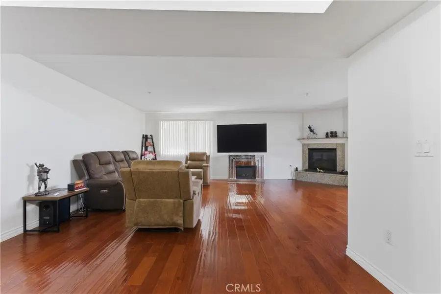 4733 Elmwood Avenue #203, Los Angeles, CA 90004 - #3