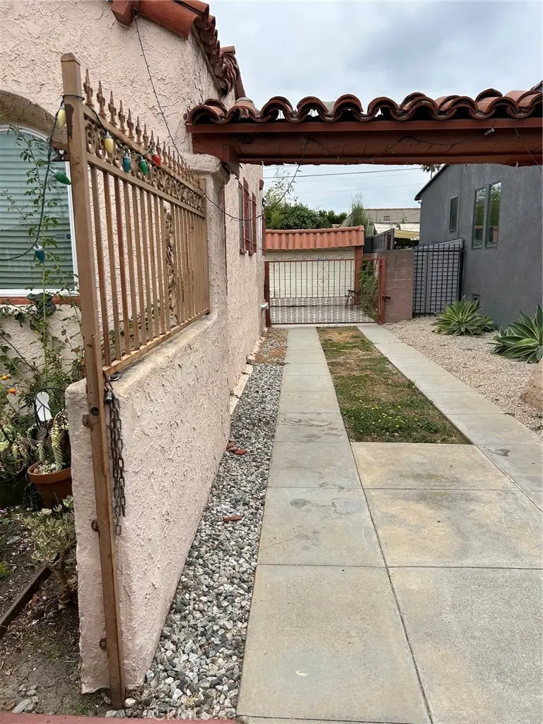 7032 2nd Ave, Los Angeles, CA 90043 - #3