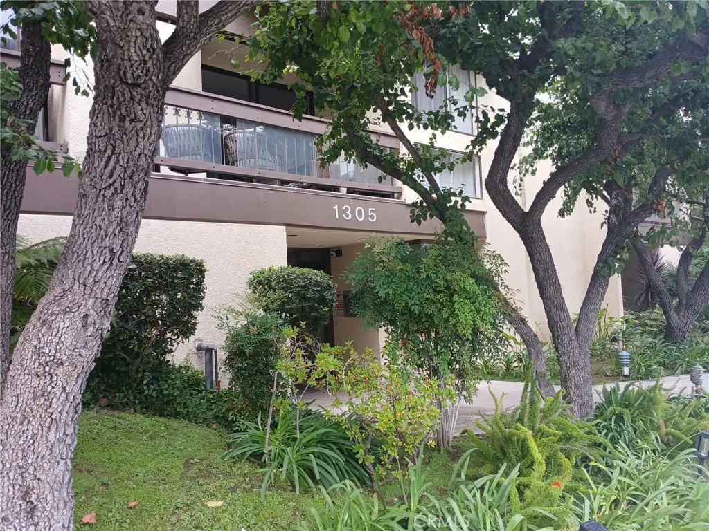 1305 N Columbus, Glendale, CA 91202 - #1