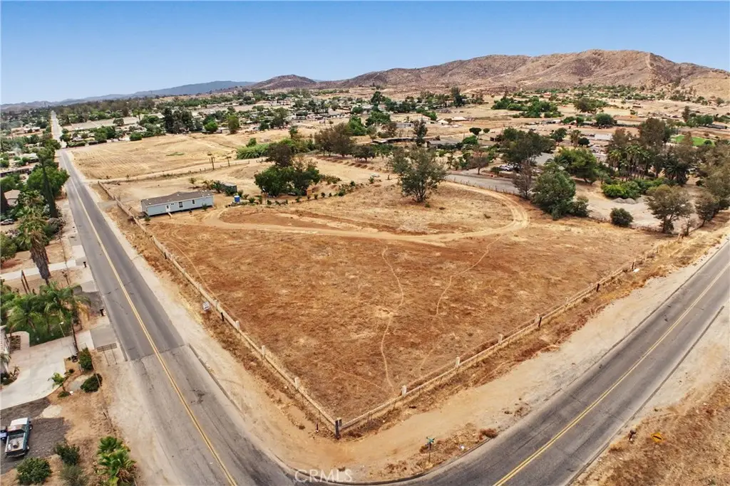 343 220-026, Perris, CA 92570 - #1