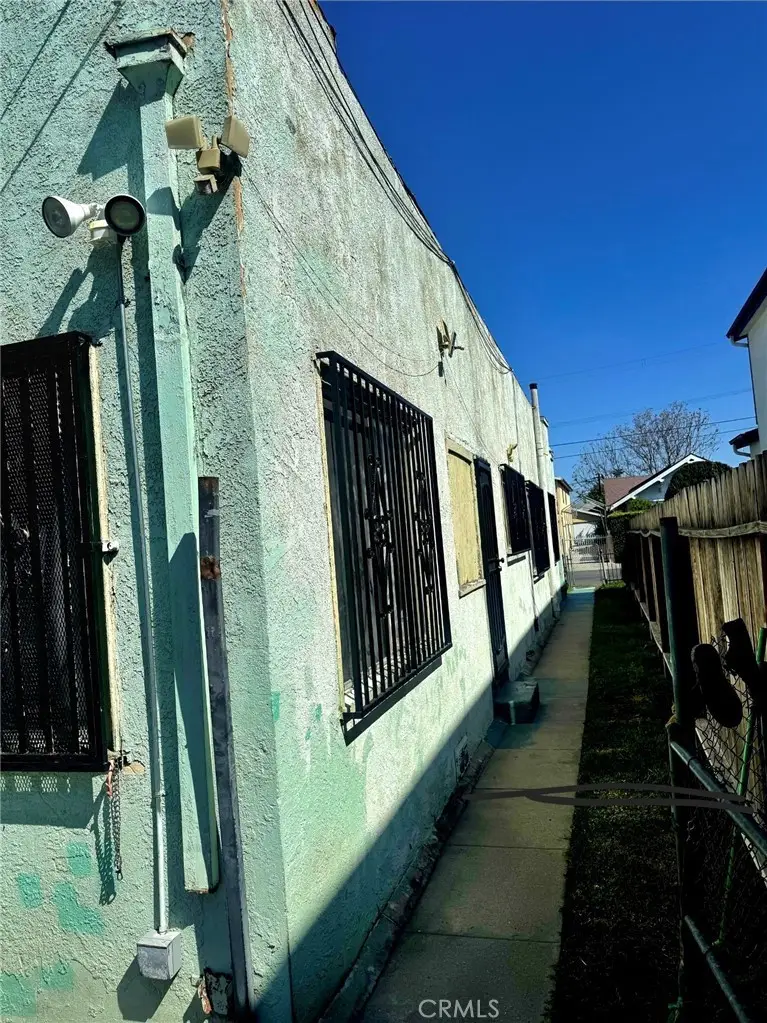 330 W 56th St, Los Angeles, CA 90037 - #2
