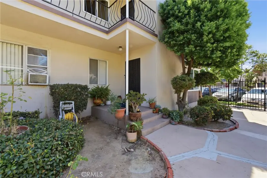 1327 E Appleton Street, Long Beach, CA 90802 - #3
