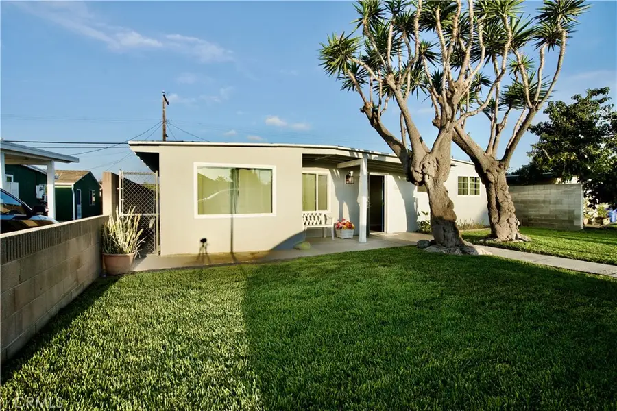 13425 Downey Ave, Paramount, CA 90723 - #2