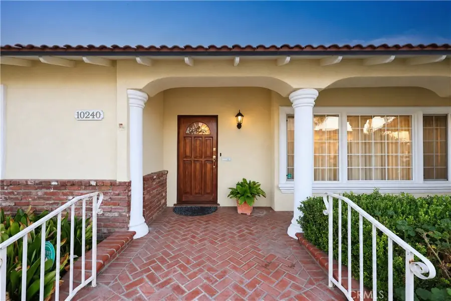 10240 Newville, Downey, CA 90241 - #2