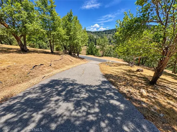 35 Holly Drive, Running Springs, CA 92382