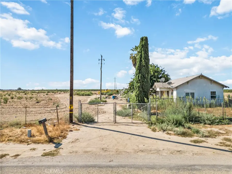 1095 E Mountain View Avenue, Fresno, CA 93725 - Image #2