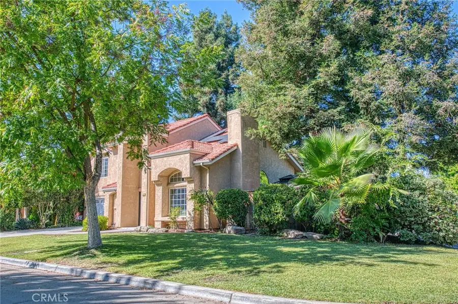 298 E Lindbrook Lane, Fresno, CA 93720 - Image #2