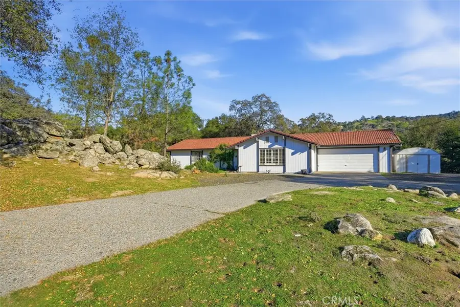 31083 Moccassin Court, Coarsegold, CA 93614 - Image #2