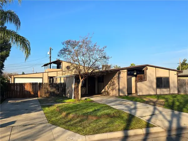 6569 N College Avenue, Fresno, CA 93704