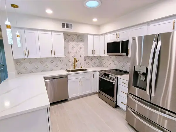 3028 Sunflower Circle E, Palm Springs, CA 92262