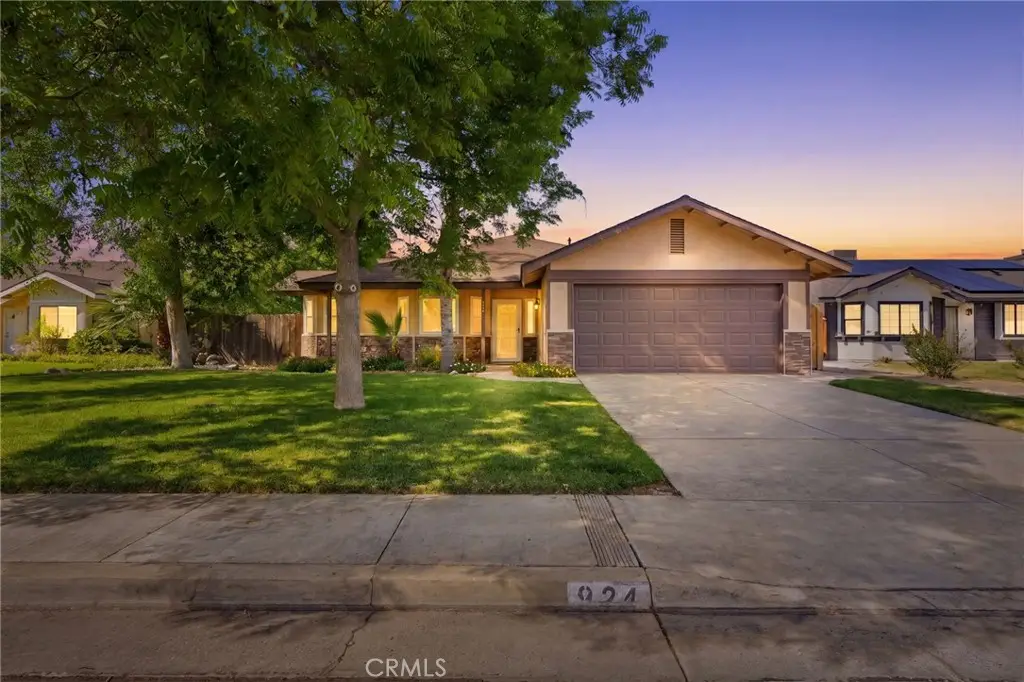 924 Greenwood, Hanford, CA 93230 - #1