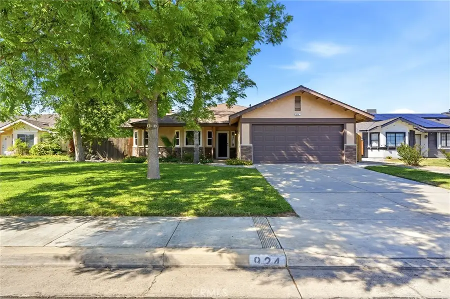924 Greenwood, Hanford, CA 93230 - #2