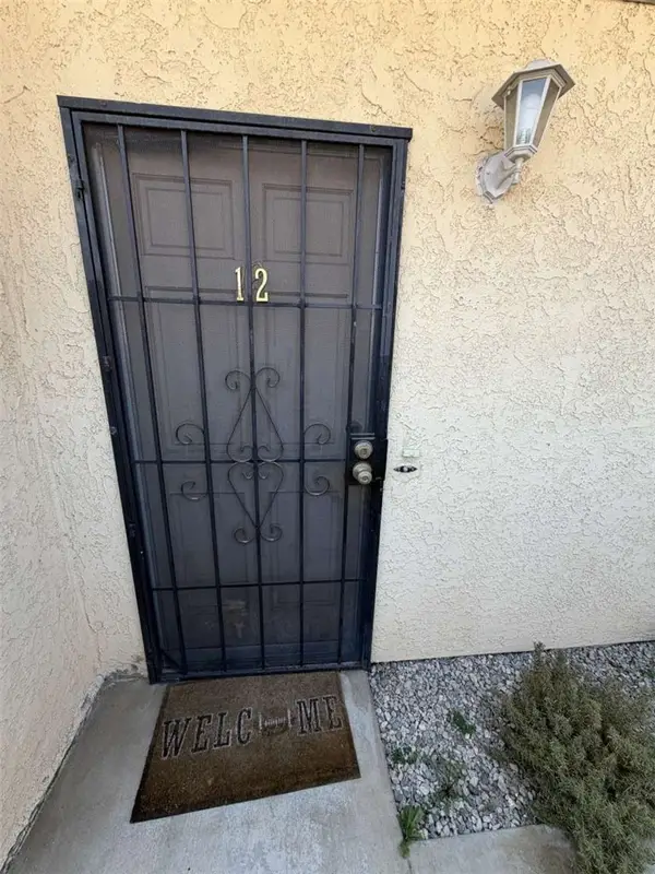 38710 10th Street E #12, Palmdale, CA 93550