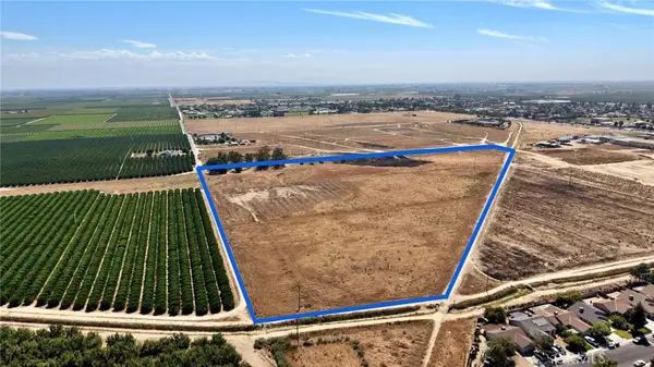 28 E South Avenue, Parlier, CA 93648
