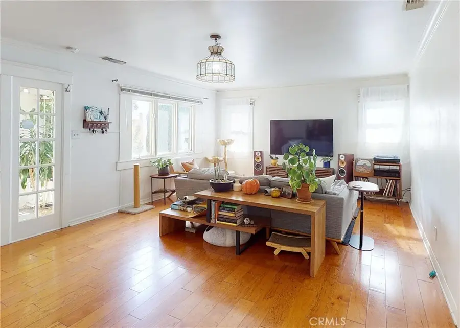 2049 Argyle Avenue, Los Angeles, CA 90068 - Image #3