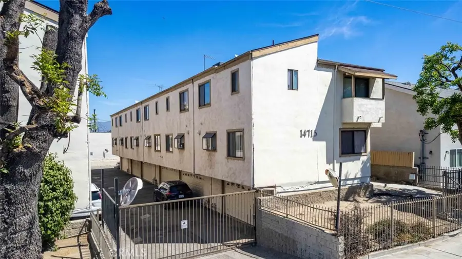 14715 Saticoy Street #13, Van Nuys, CA 91405 - Image #2